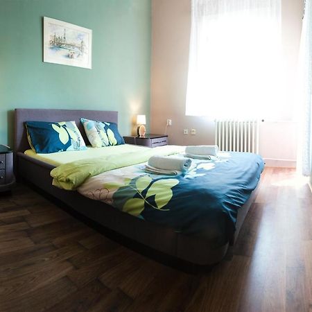 Universe Rooms & Apartments 斯科普里 外观 照片