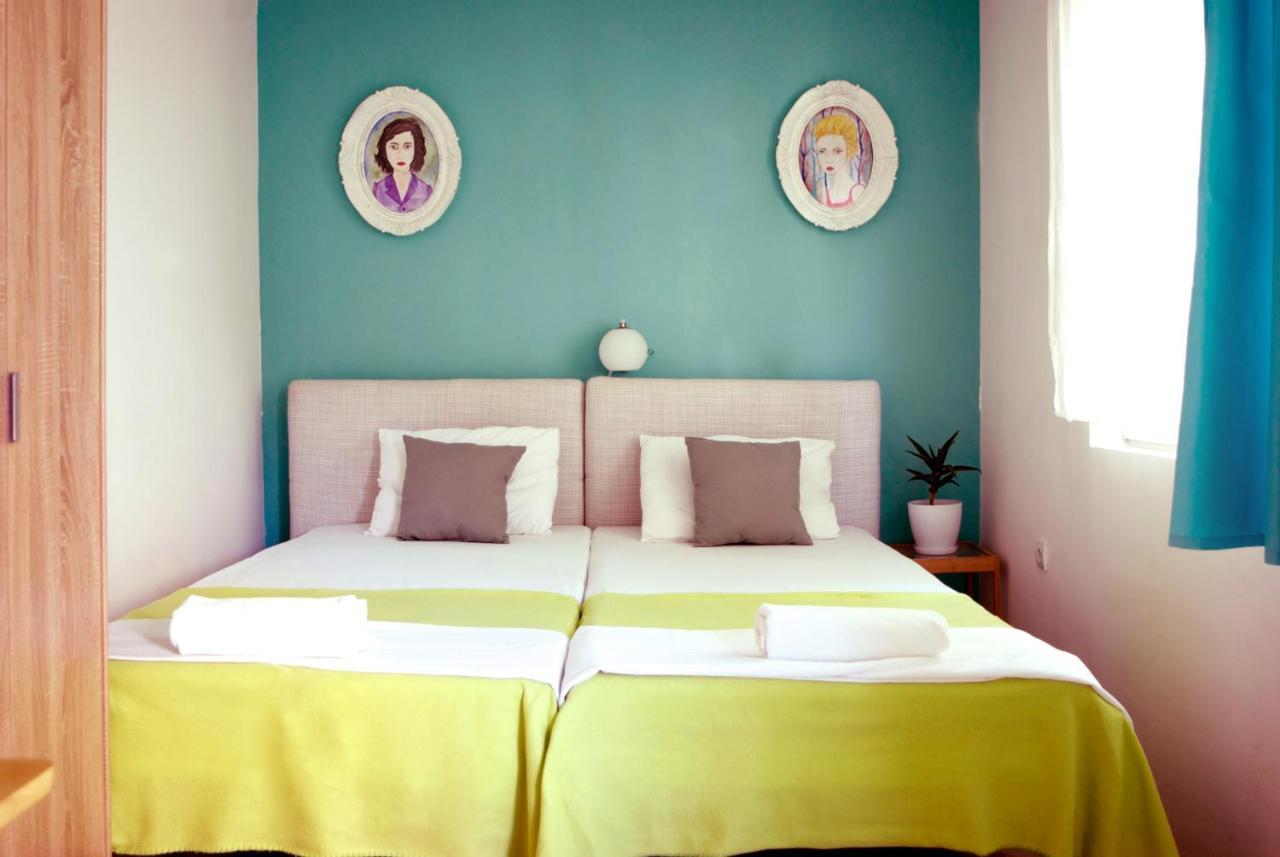 Universe Rooms & Apartments 斯科普里 外观 照片